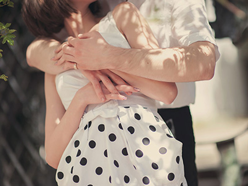 A couple in a healthy relationship showing affection in public.