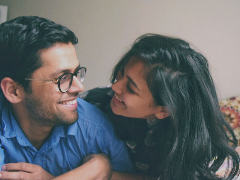 A woman who learned how to apologize to your boyfriend, laughing with her boyfriend after saying I'm sorry in the right way.