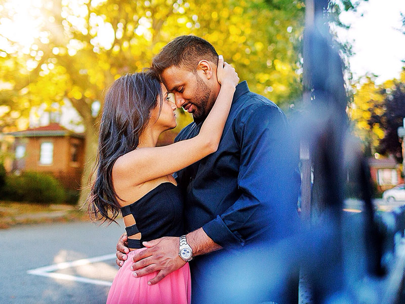 A woman who's trying to deal with emotionally unavailable men, hugging her boyfriend and caressing his face.