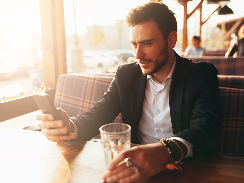 A guy who's a narcissist looking at his phone while the woman who's in the narcissistic relationship with him looks on.
