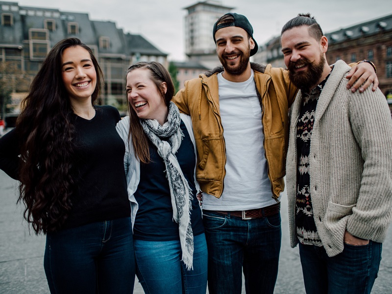 Overview of dating services, comparing different platforms and highlighting the features of Zoosk.